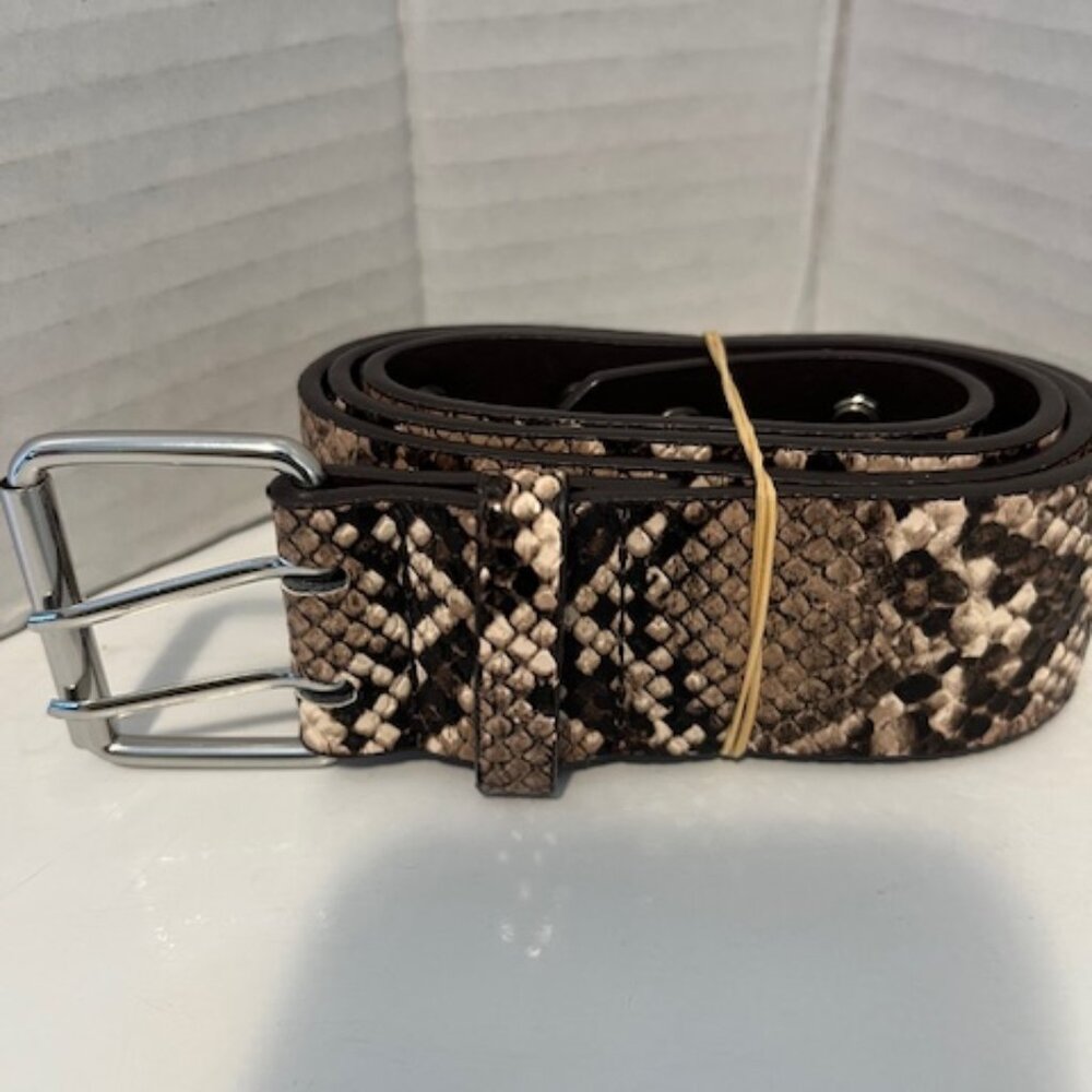 Brandy Melville reptile print belt.